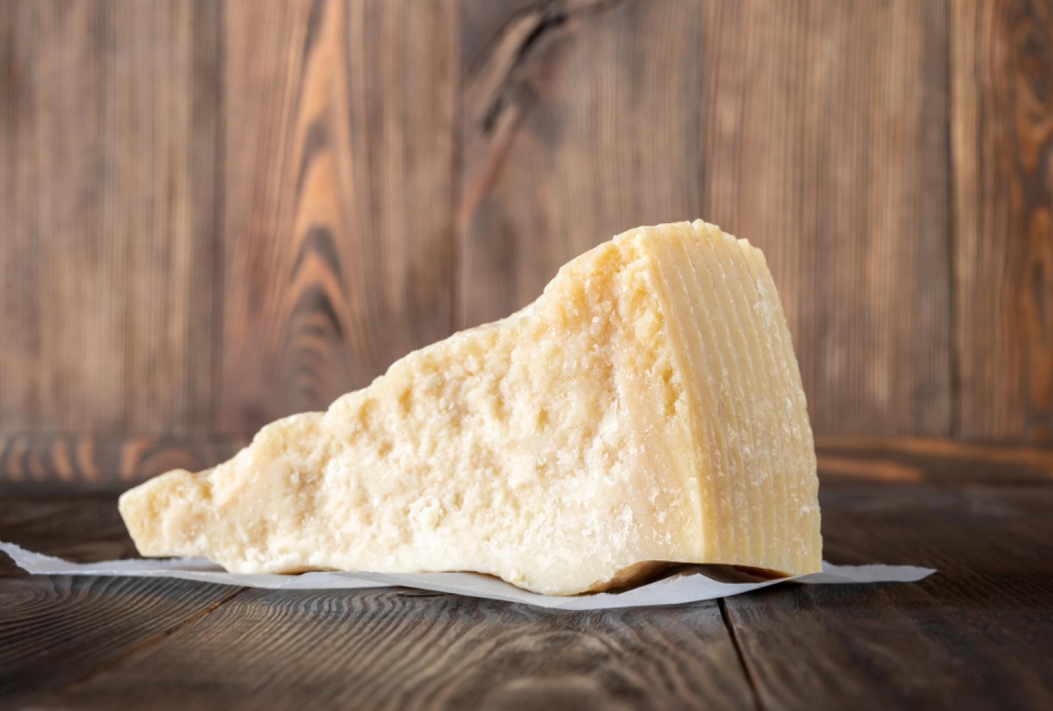 Пармезан — один из видов твердых сыров длительного созревания. Относится к разновидности Терочных сыров.