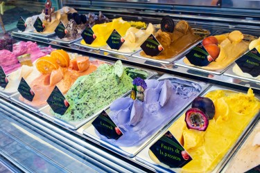 Фризеры для мороженого - это специализированные холодильные устройства